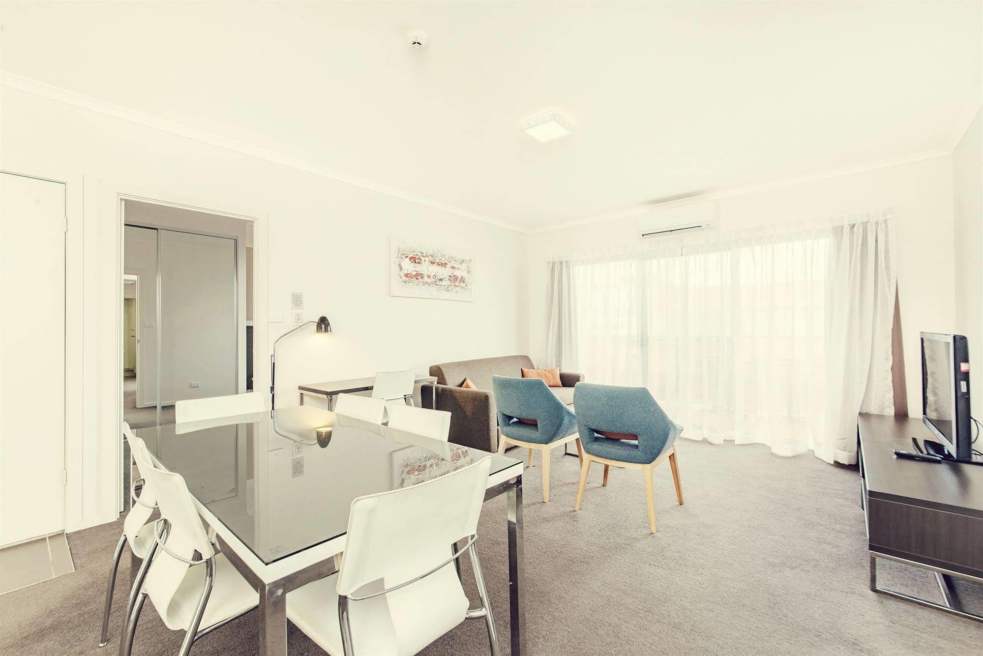 Aparthotel Abode Tuggeranong Camberra Exterior foto