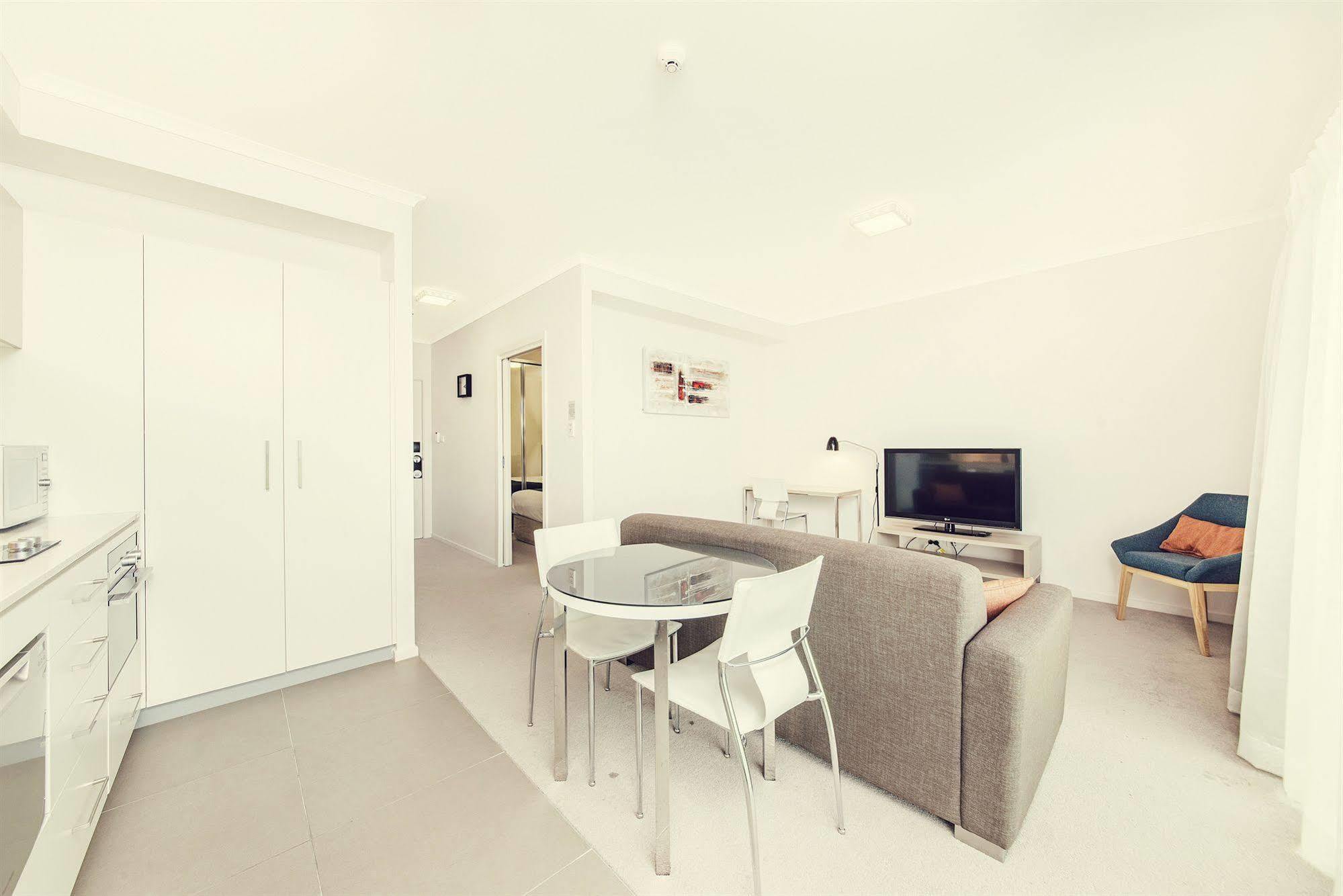 Aparthotel Abode Tuggeranong Camberra Exterior foto