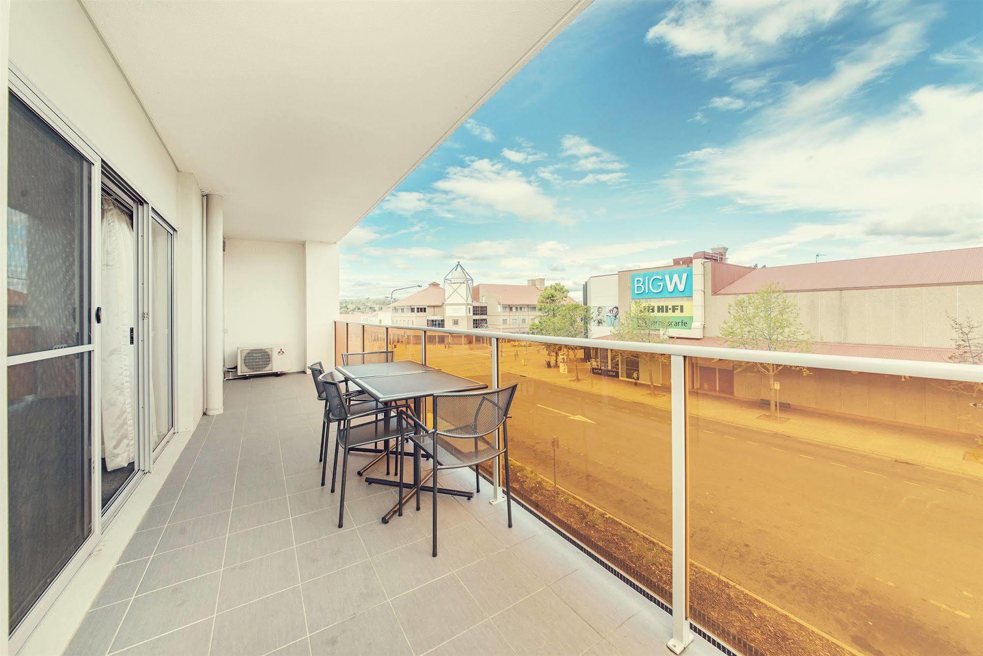 Aparthotel Abode Tuggeranong Camberra Exterior foto